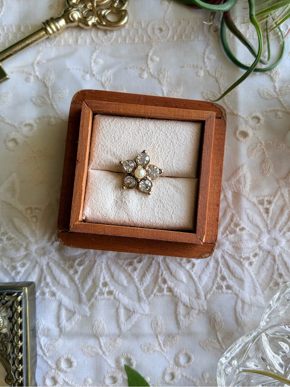 Vintage Dainty Floral Pin